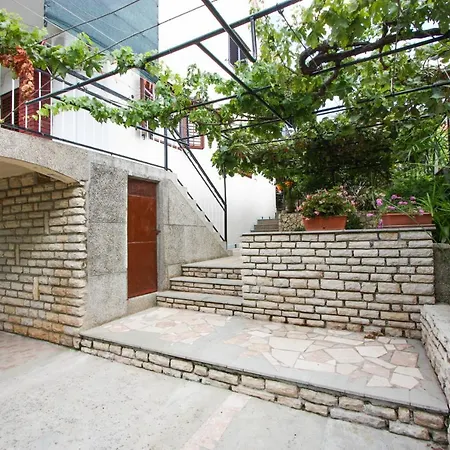 Zana Apartment