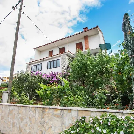 Apartment Zana *