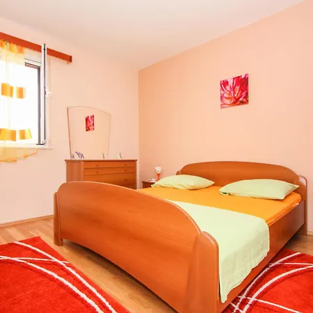 Apartment Zana *