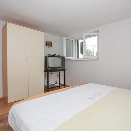 Zana Apartment *