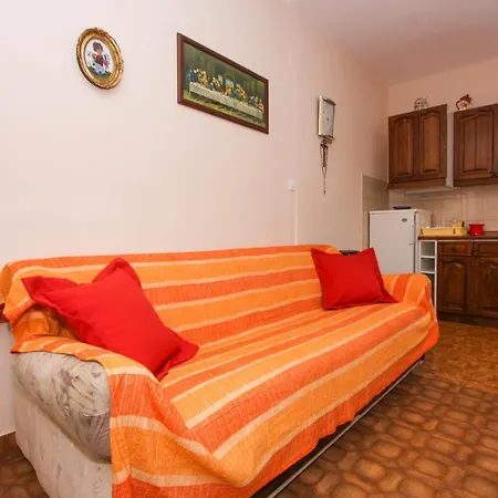 Apartment Zana *